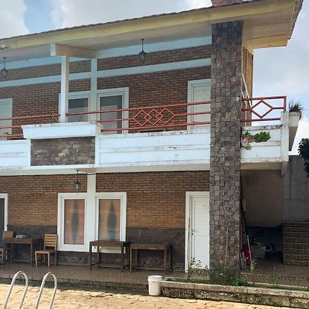 Urbanview Hotel Villa Q Gisting Bandjarnegeri Esterno foto