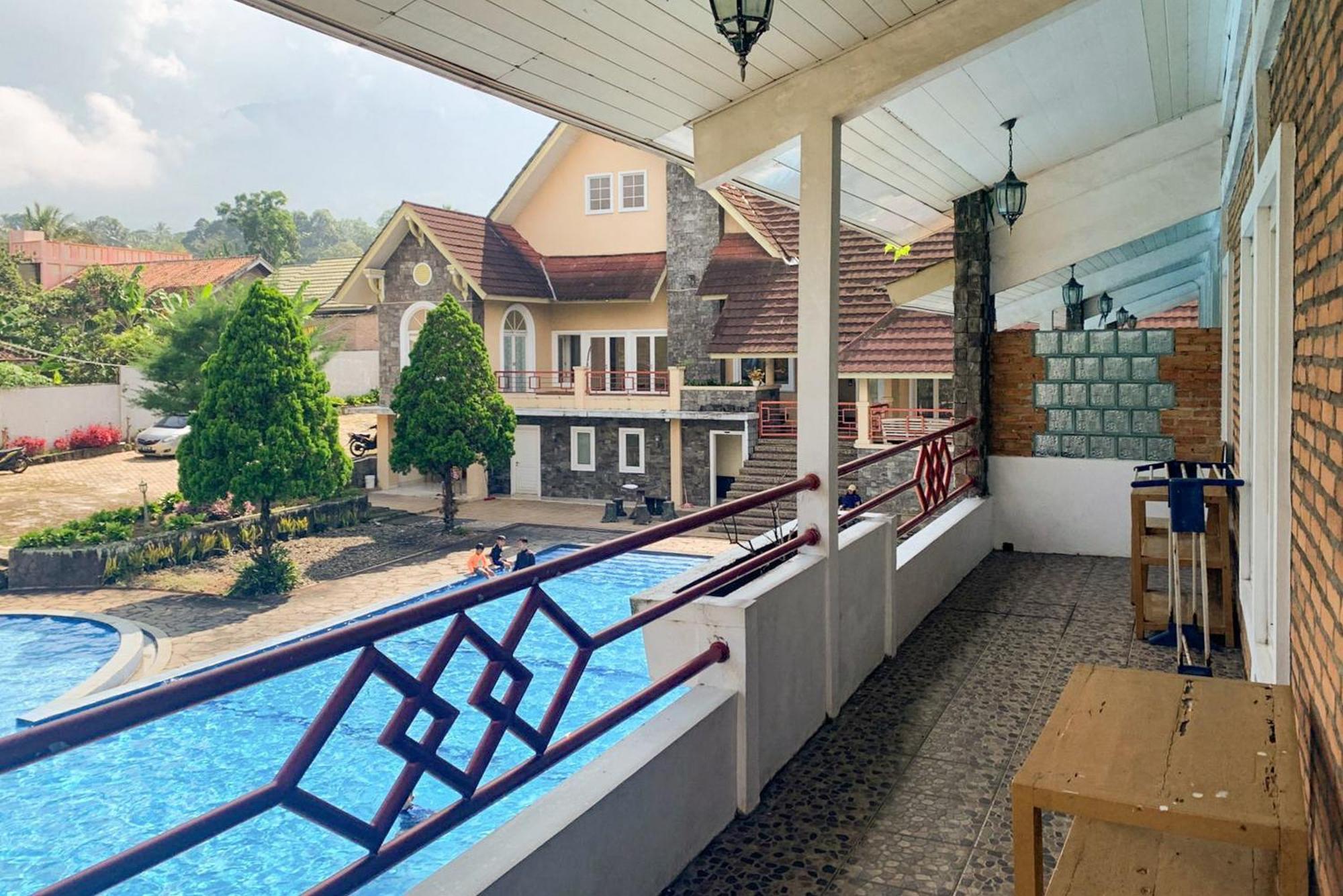 Urbanview Hotel Villa Q Gisting Bandjarnegeri Esterno foto