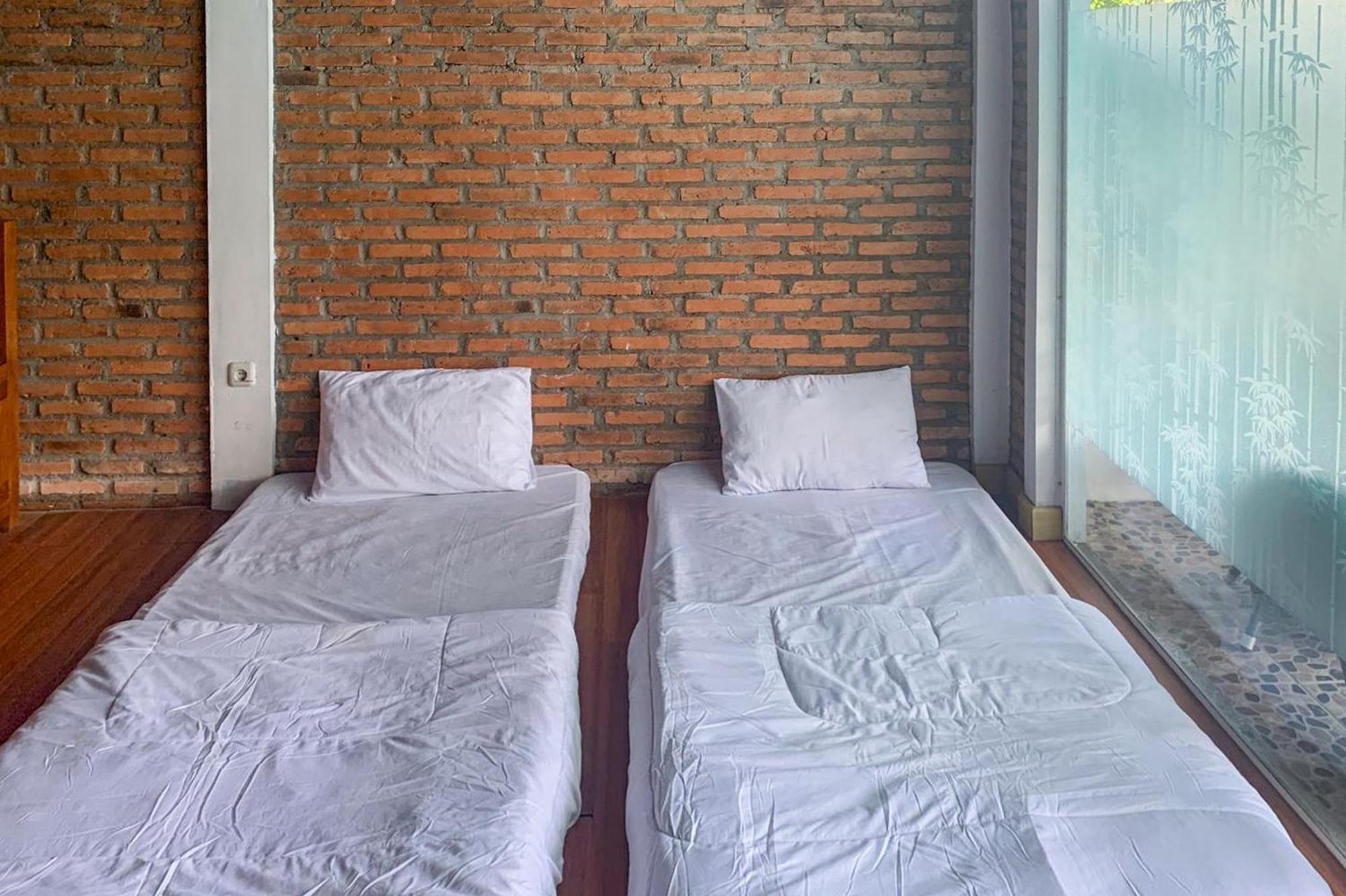 Urbanview Hotel Villa Q Gisting Bandjarnegeri Esterno foto