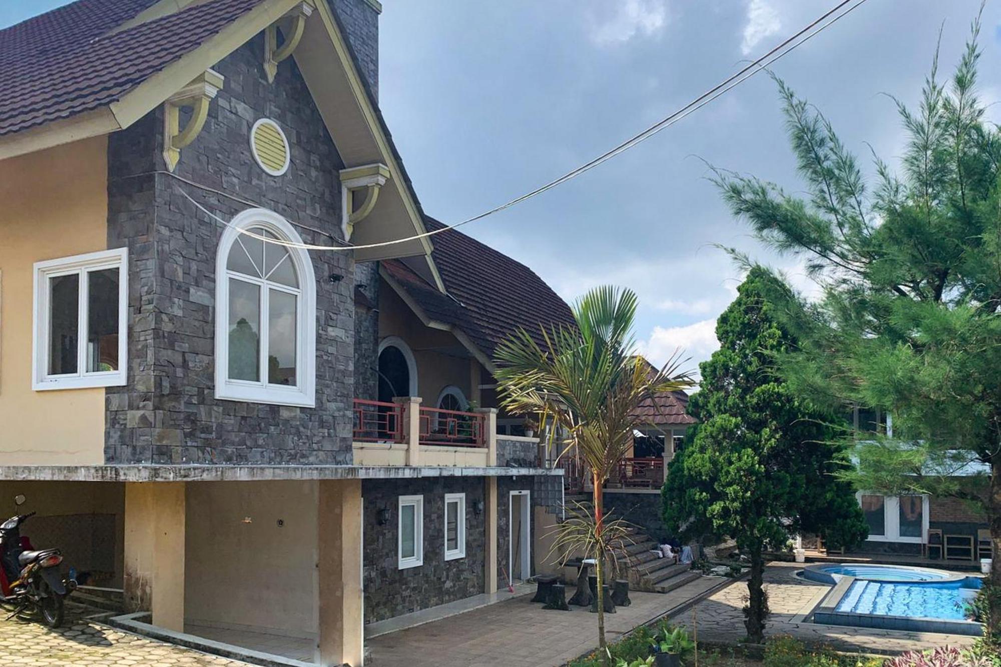 Urbanview Hotel Villa Q Gisting Bandjarnegeri Esterno foto