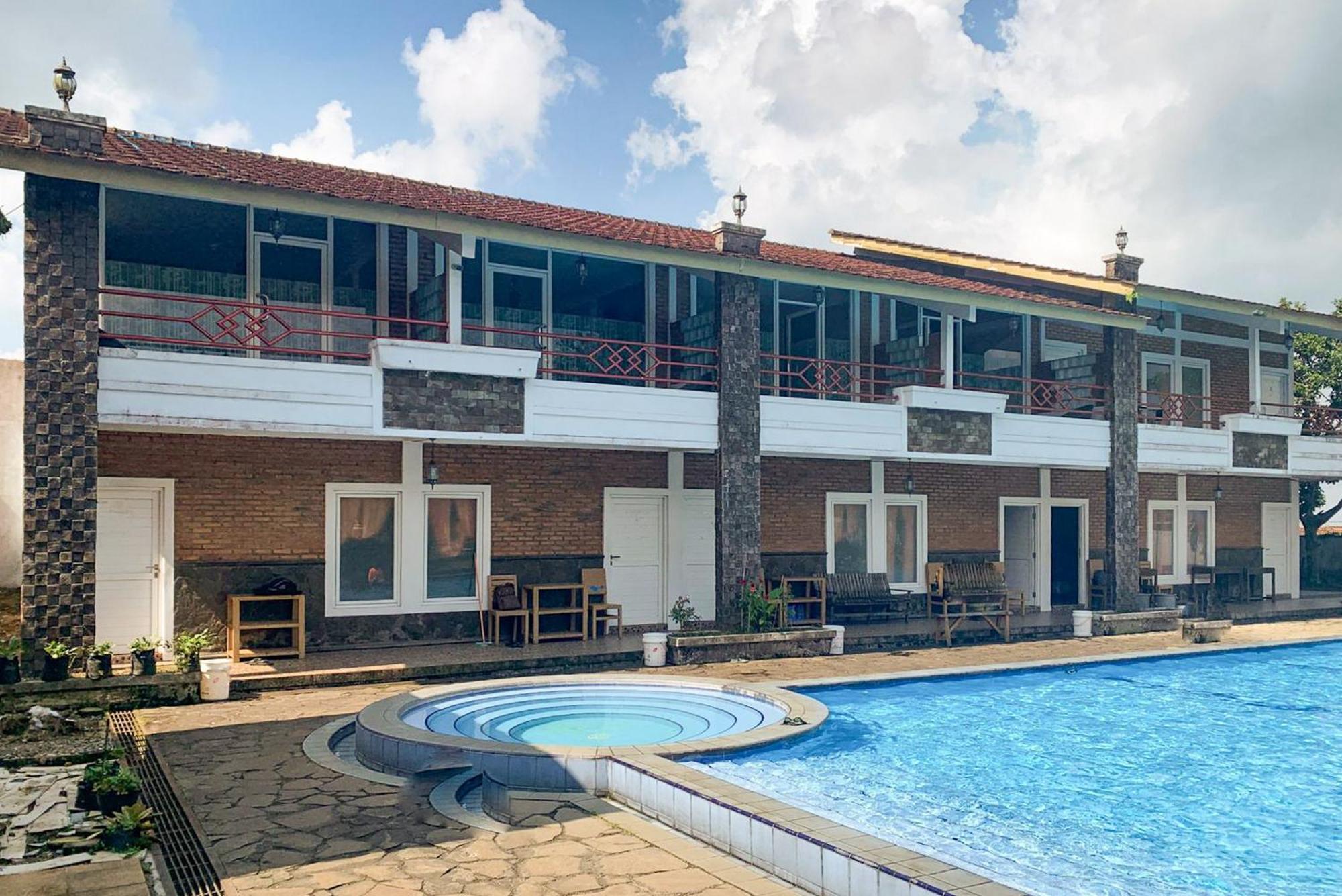 Urbanview Hotel Villa Q Gisting Bandjarnegeri Esterno foto
